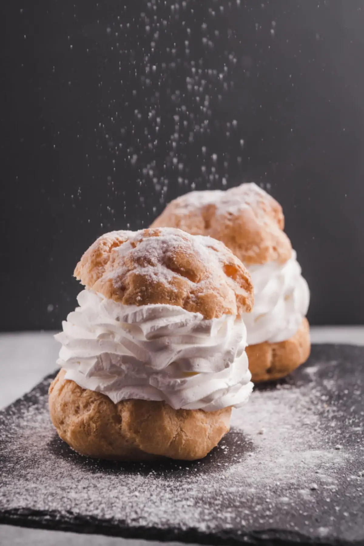 Choux à la crème saupoudrés de sucre glace — Les Colettes